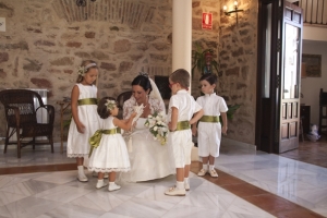 niños en una boda